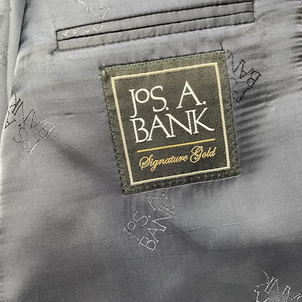 Jos. A. Bank small pinhole